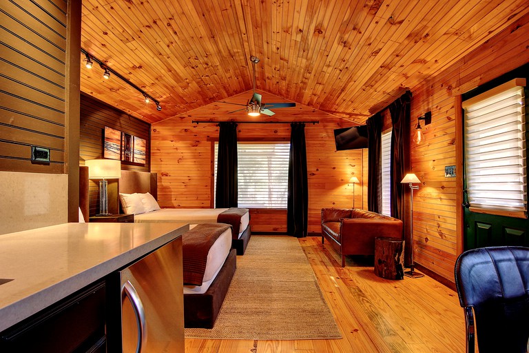 Cabins (New Braunfels, Texas, United States)