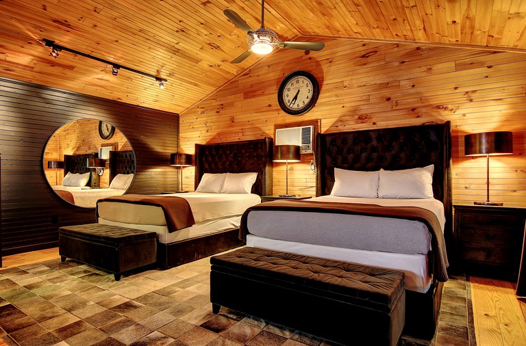 Cabins (New Braunfels, Texas, United States)