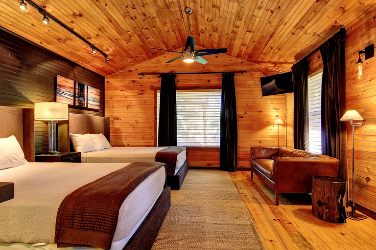 Cabins (New Braunfels, Texas, United States)