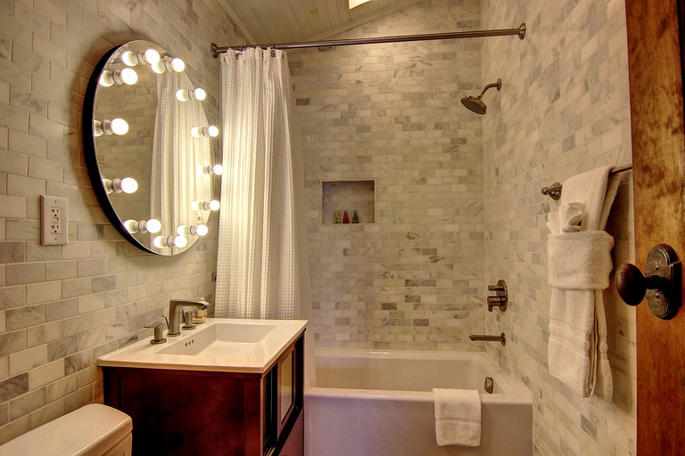 Cabins (New Braunfels, Texas, United States)