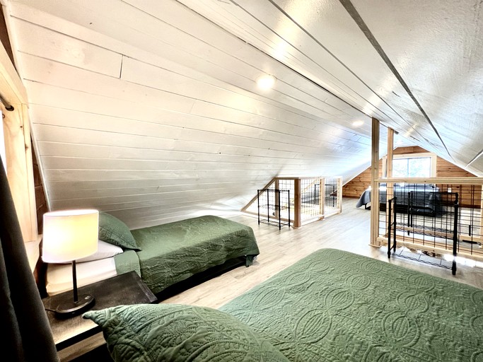 Cabins (United States of America, Burnham, Maine)
