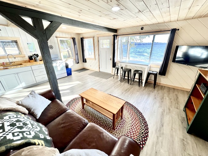 Cabins (United States of America, Burnham, Maine)