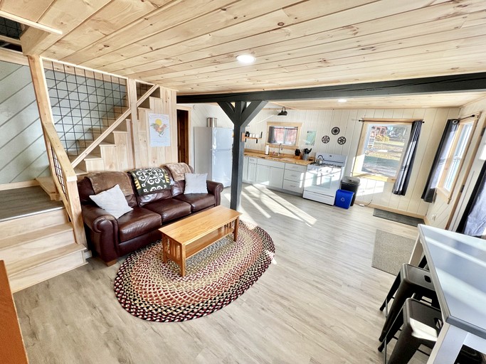 Cabins (United States of America, Burnham, Maine)