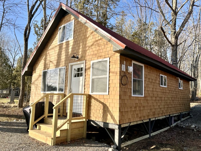 Family-Friendly Lakefront Cabin with Beach Access, Firepit & Kayaks in Burnham, Maine