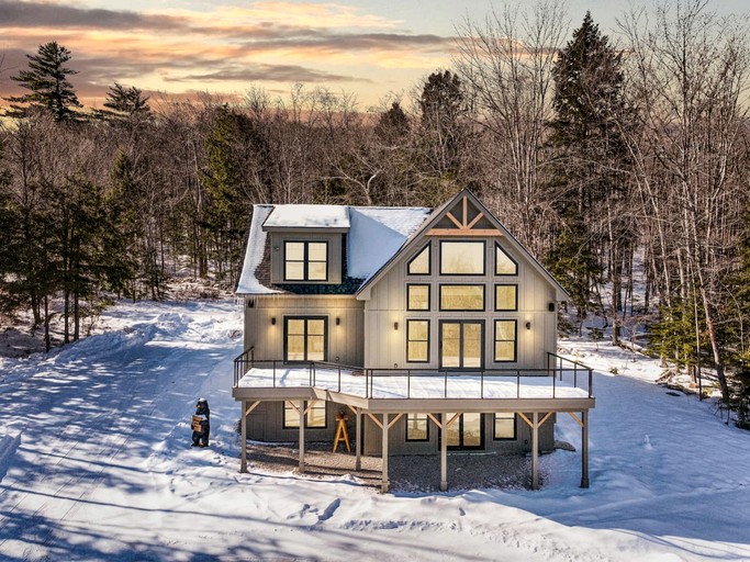 Secluded Modern Cabin for a Luxury Getaway in Conway, New Hampshire
