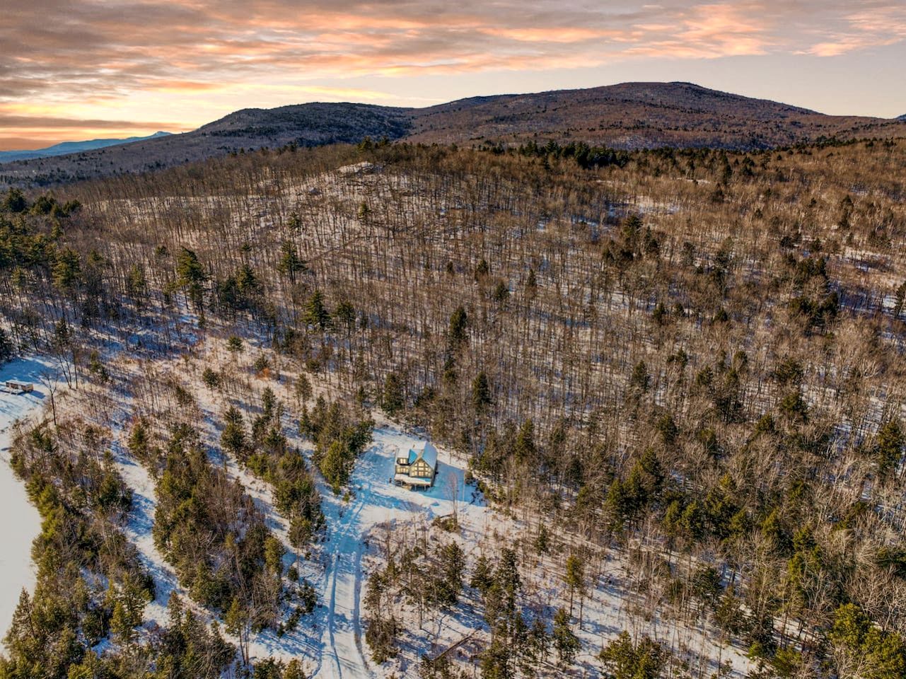 Secluded Modern Cabin for a Luxury Getaway in Conway, New Hampshire