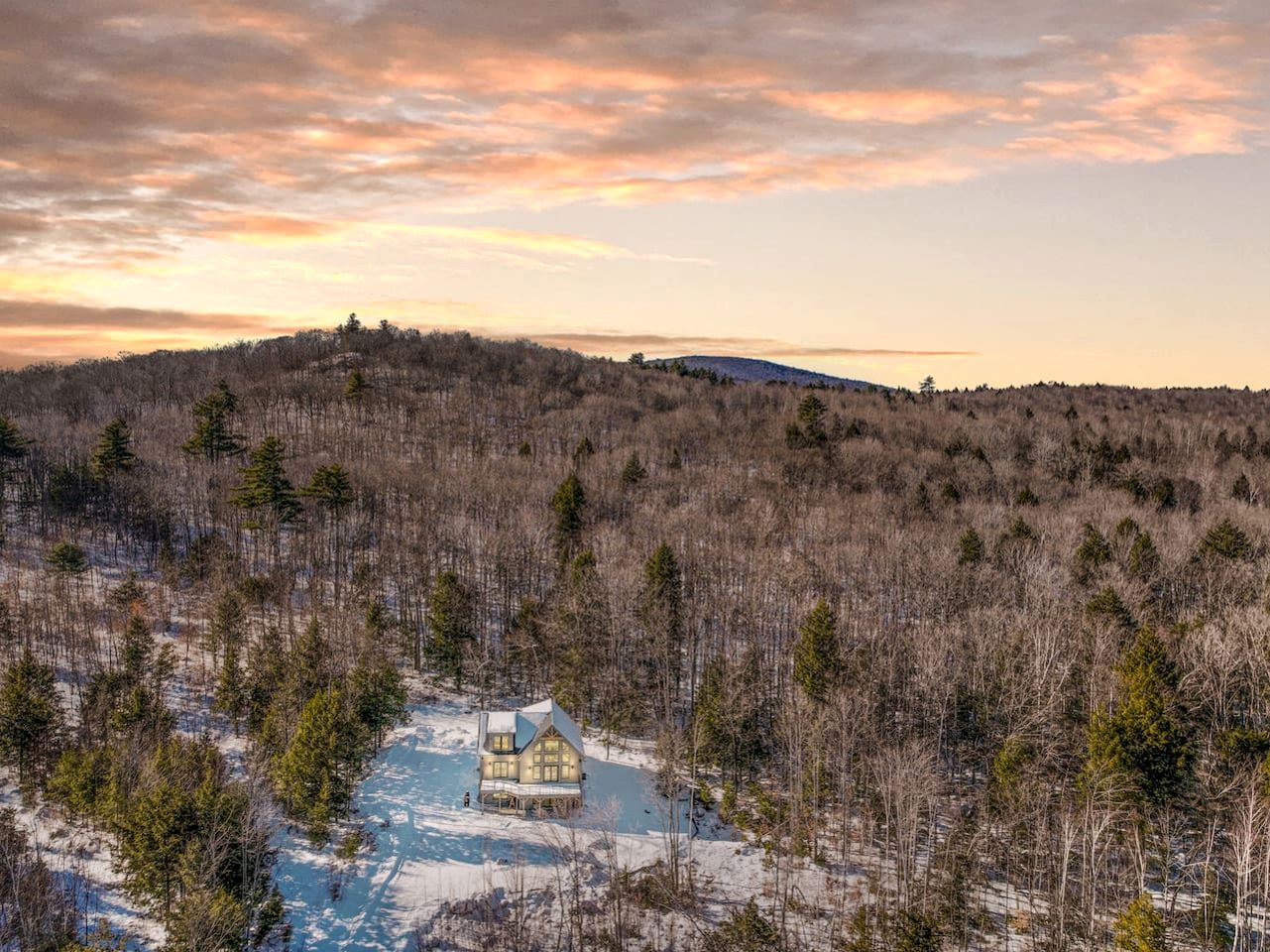 Secluded Modern Cabin for a Luxury Getaway in Conway, New Hampshire