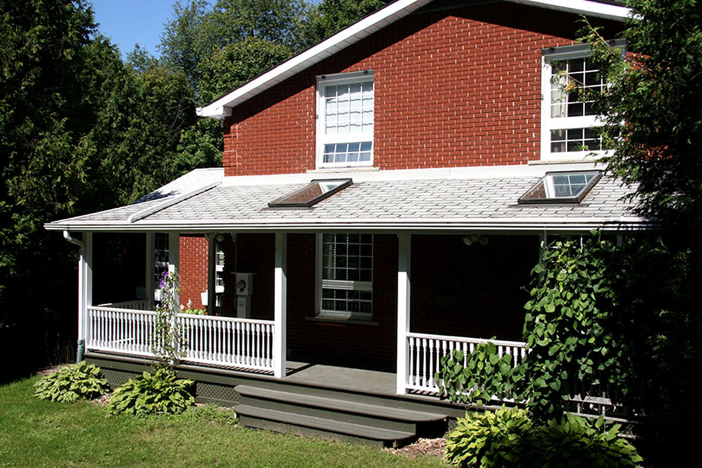 Charming Country Cottage Rental in the Woods near Oshawa, Canada