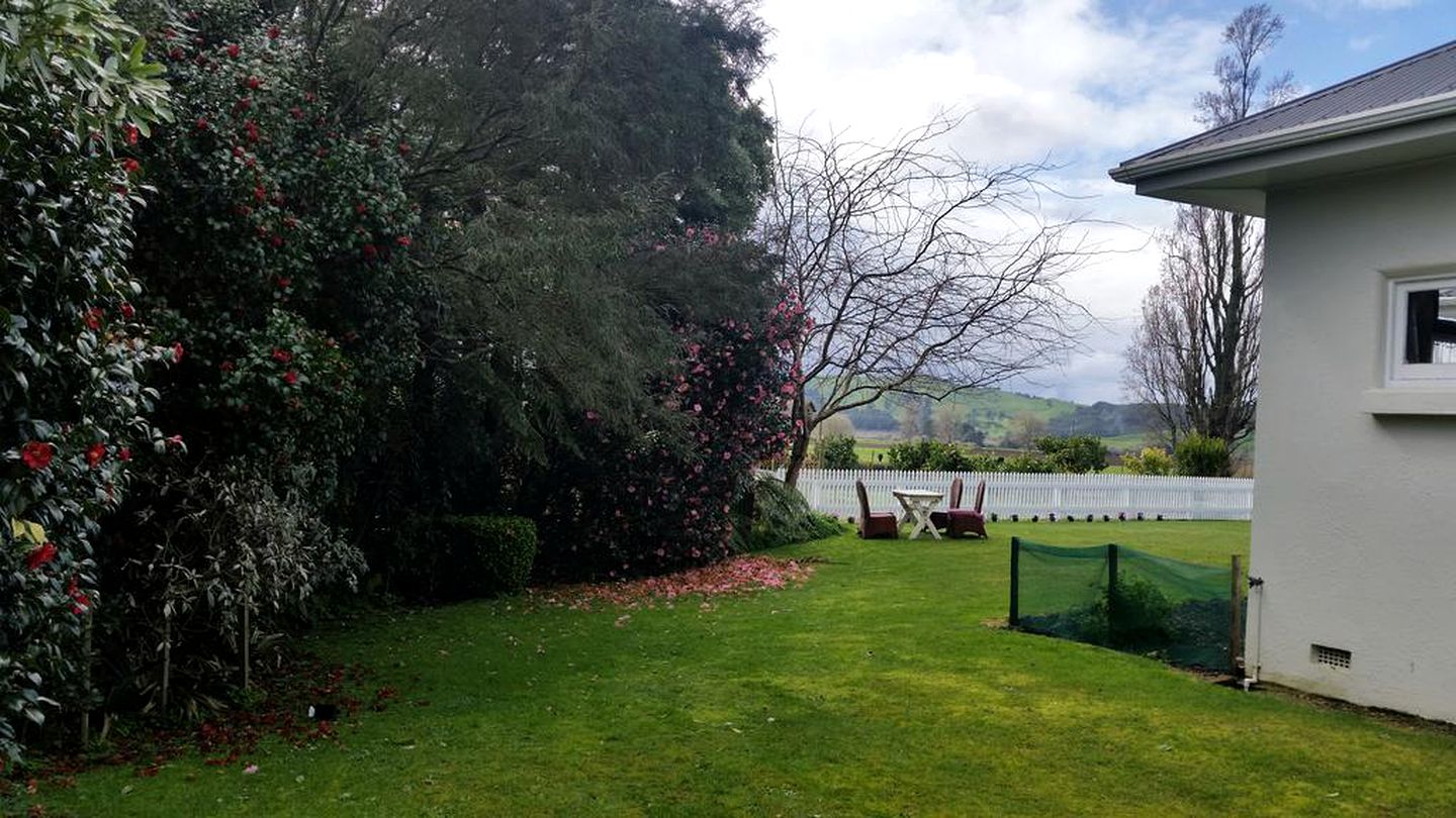 Rustic Getaway on a Farm with Breakfast Included in Cambridge, North Island