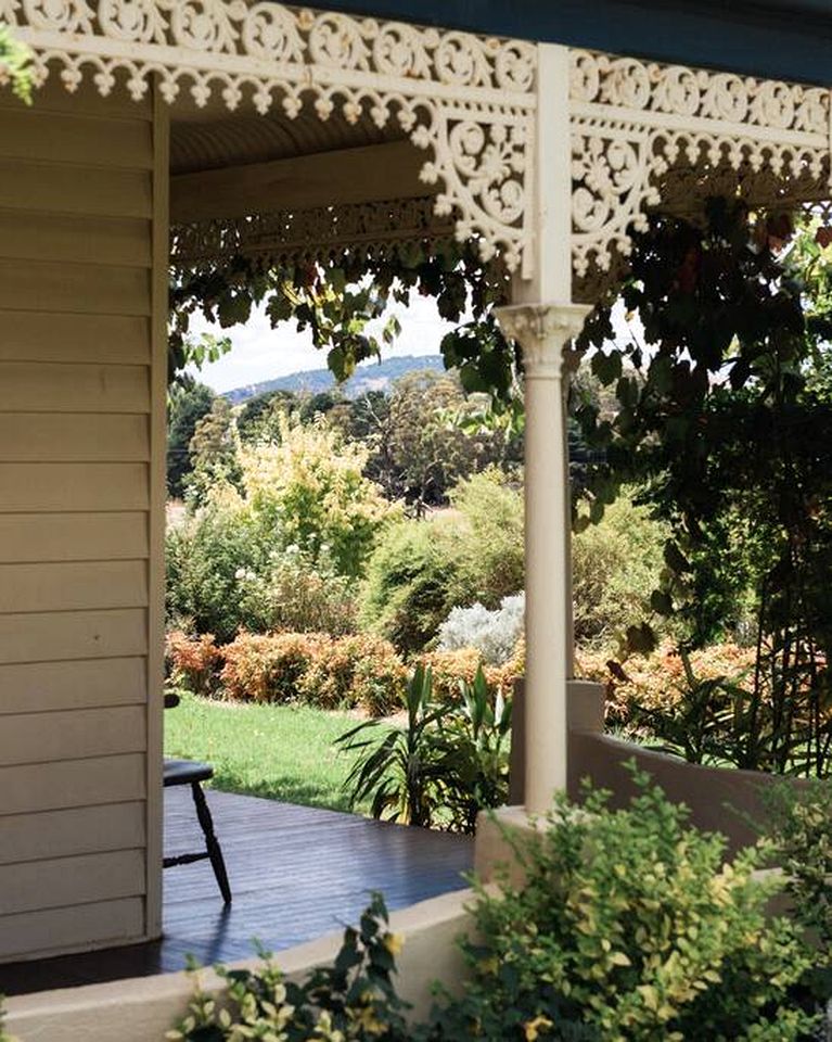 Elegant Stylish Cottage Perfect for a Peaceful Escape in Victoria