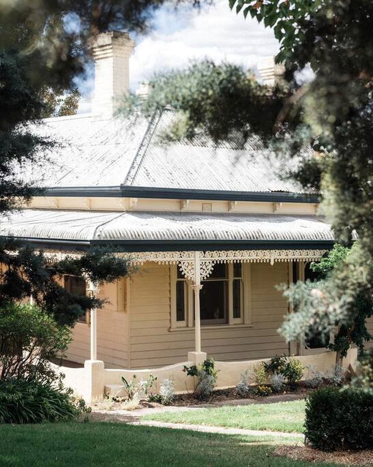Elegant Stylish Cottage Perfect for a Peaceful Escape in Victoria
