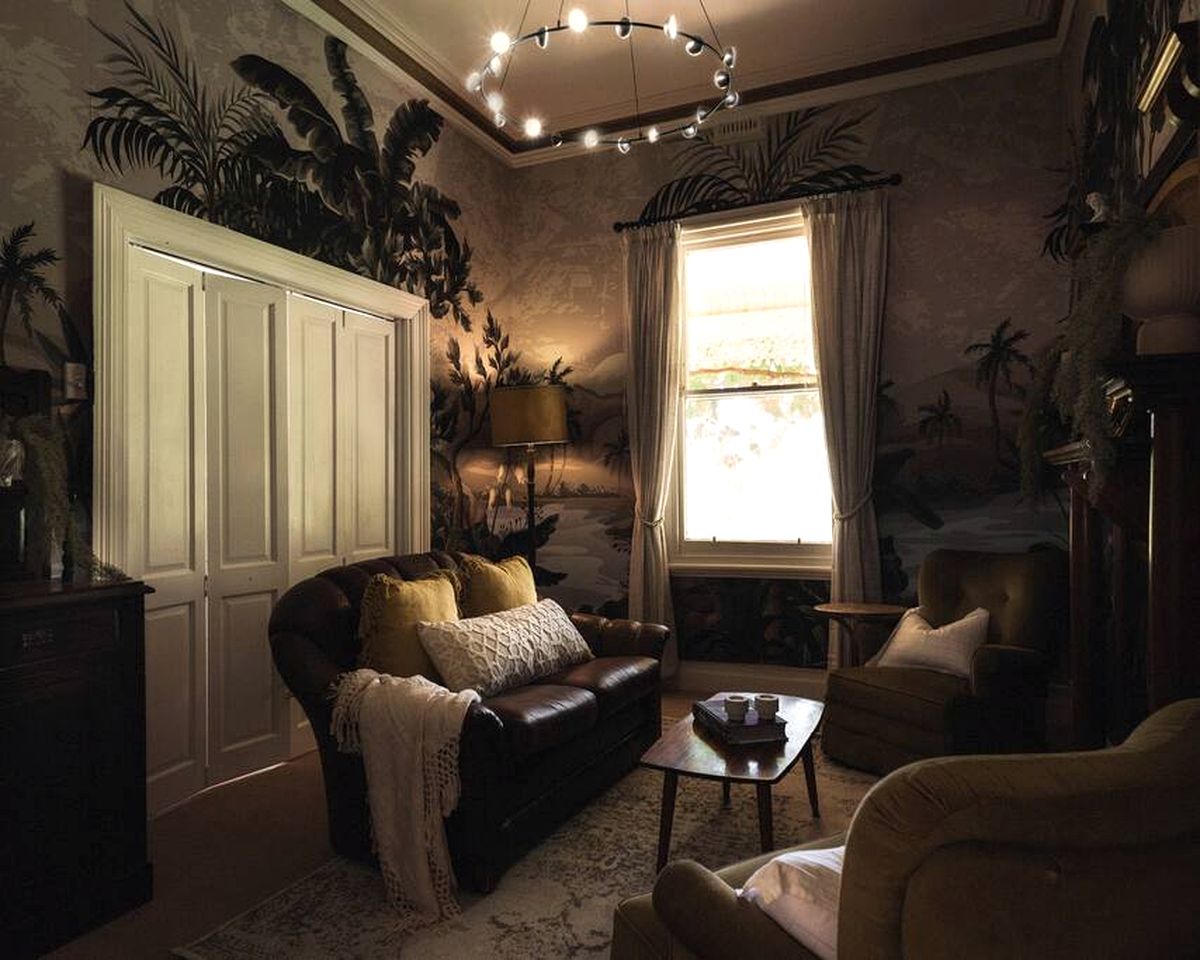 Elegant Stylish Cottage Perfect for a Peaceful Escape in Victoria