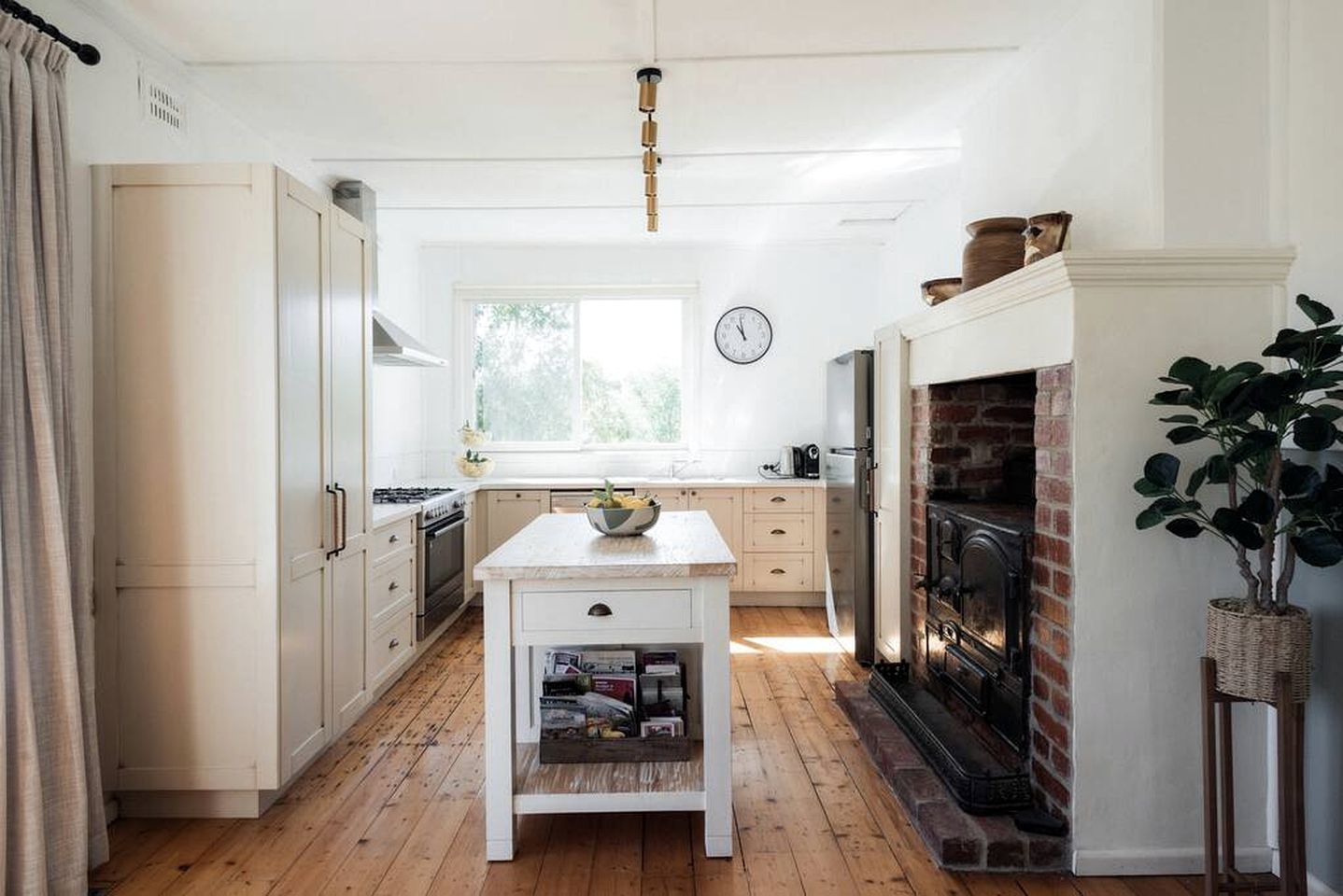 Elegant Stylish Cottage Perfect for a Peaceful Escape in Victoria