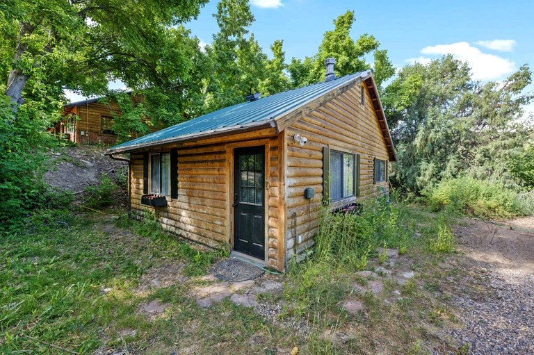 Family Friendly Cabin with BBQ in Glendale, Utah