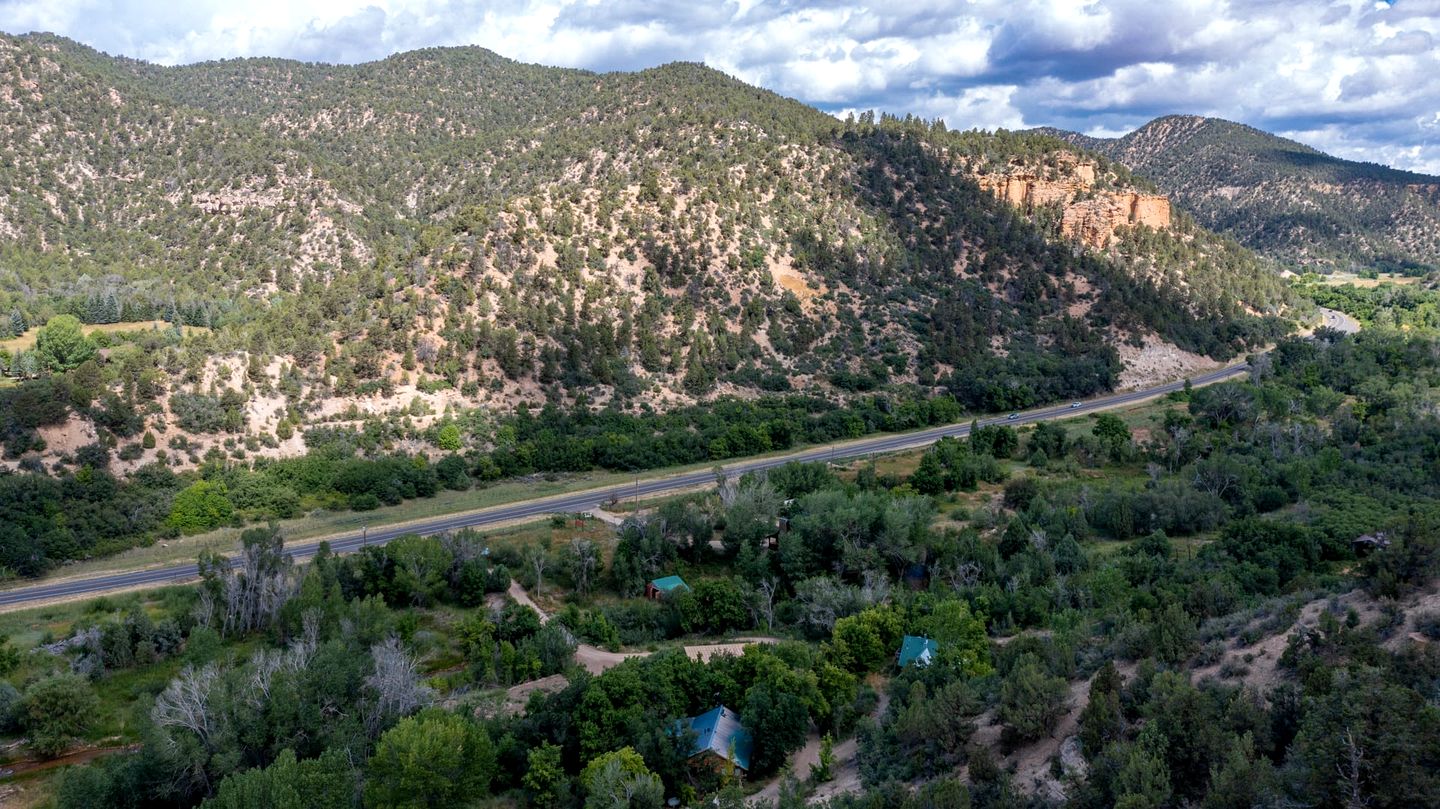 Family Friendly Cabin with BBQ in Glendale, Utah