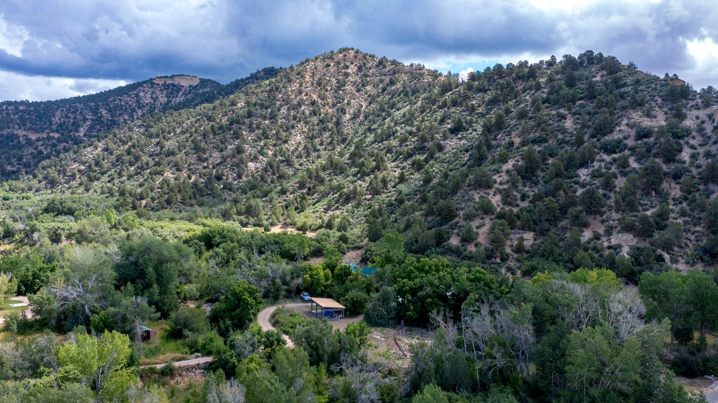 Family Friendly Cabin with BBQ in Glendale, Utah