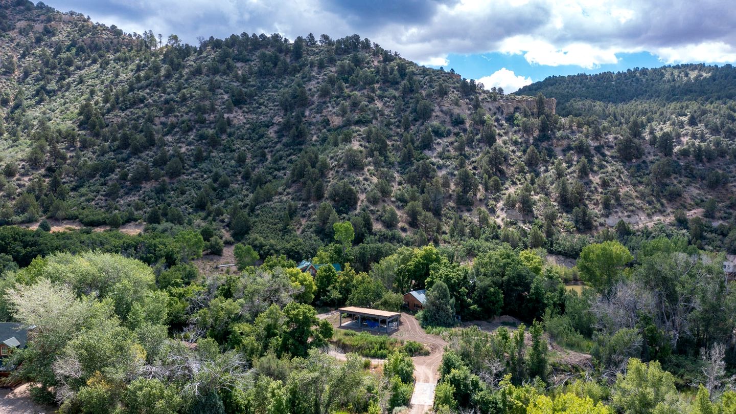 Family Friendly Cabin with BBQ in Glendale, Utah