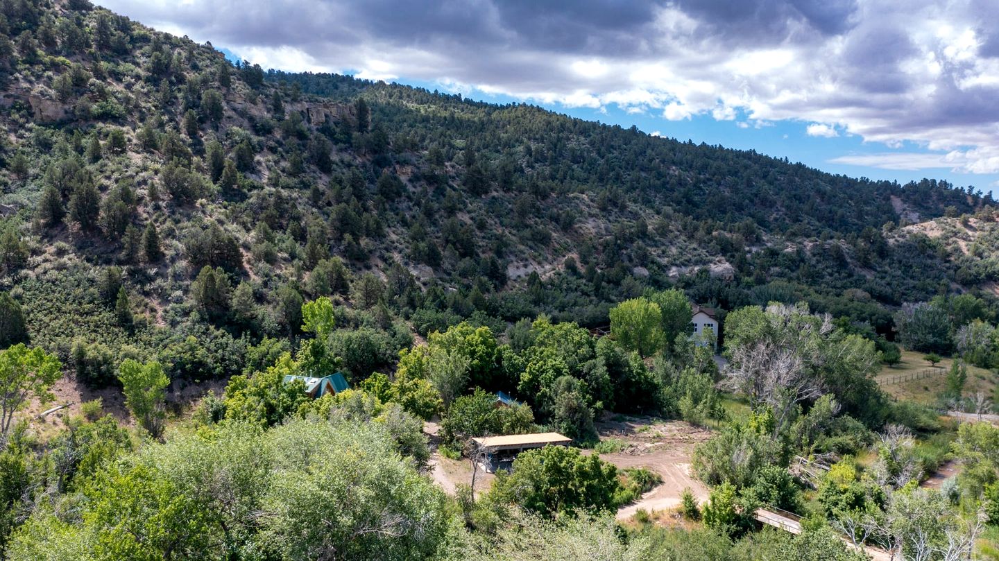 Family Friendly Cabin with BBQ in Glendale, Utah