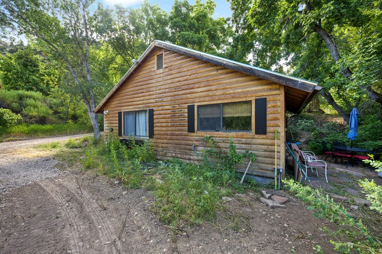 Cabins (United States of America, Glendale, Utah)