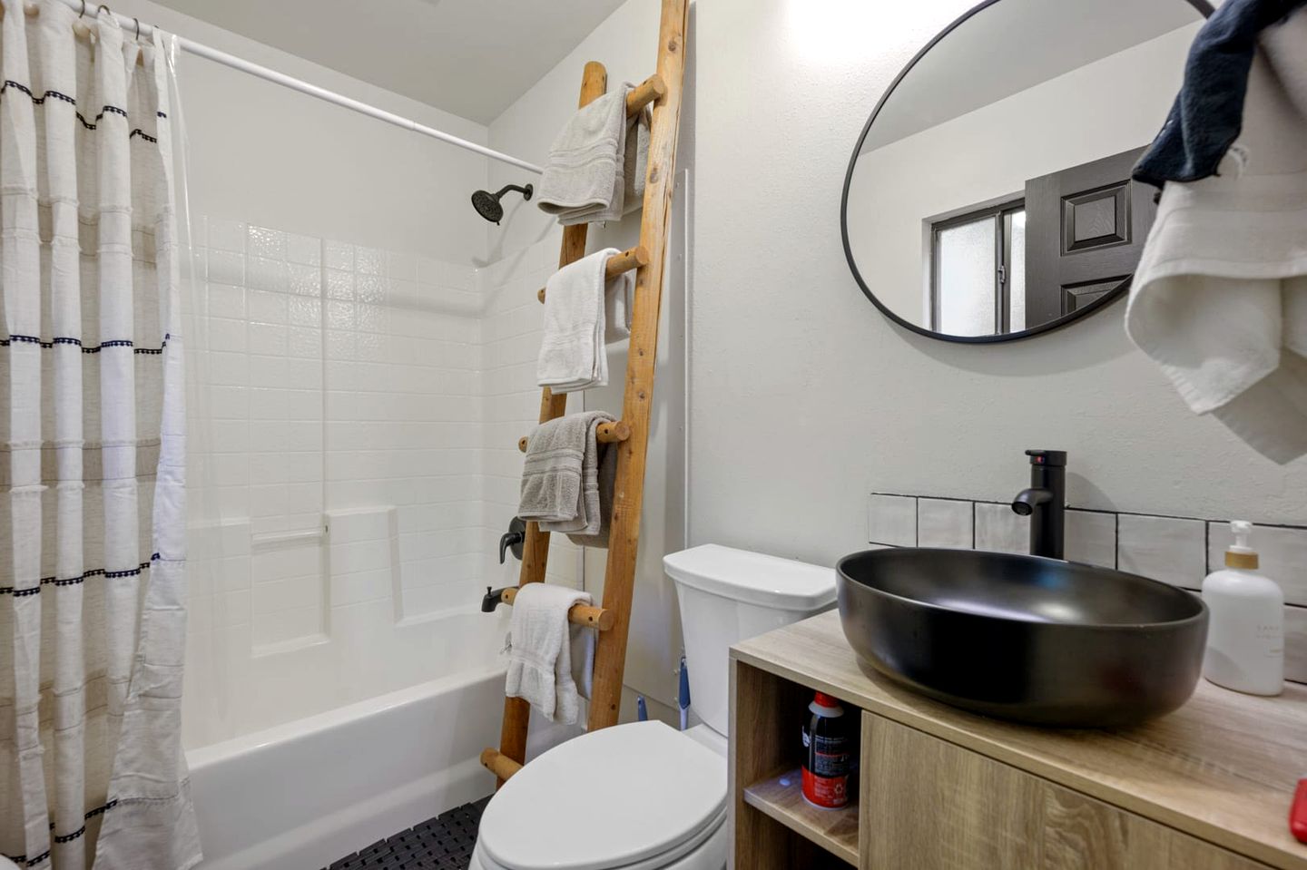 Family Friendly Cabin with BBQ in Glendale, Utah