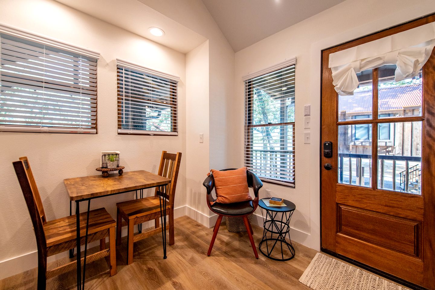 Romantic Tree House for Texas Glamping in Elm Mott