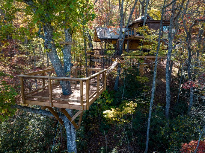 Secluded Adventure Treehouse with Net Loft & Swaying Bridge Near Highlands, NC