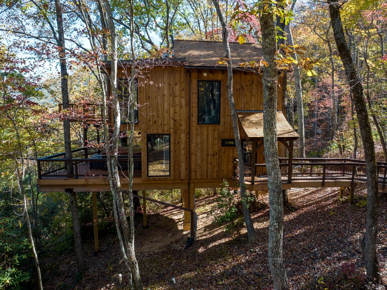 Secluded Adventure Treehouse with Net Loft & Swaying Bridge Near Highlands, NC