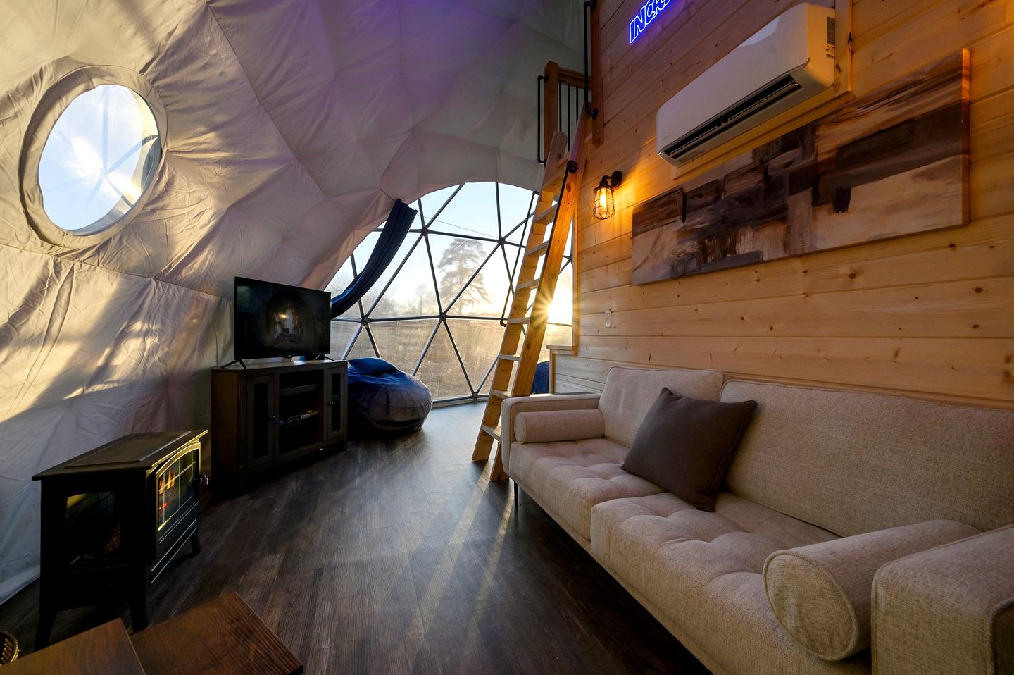 Incredi-Dome Family Experience in Broken Bow, OK