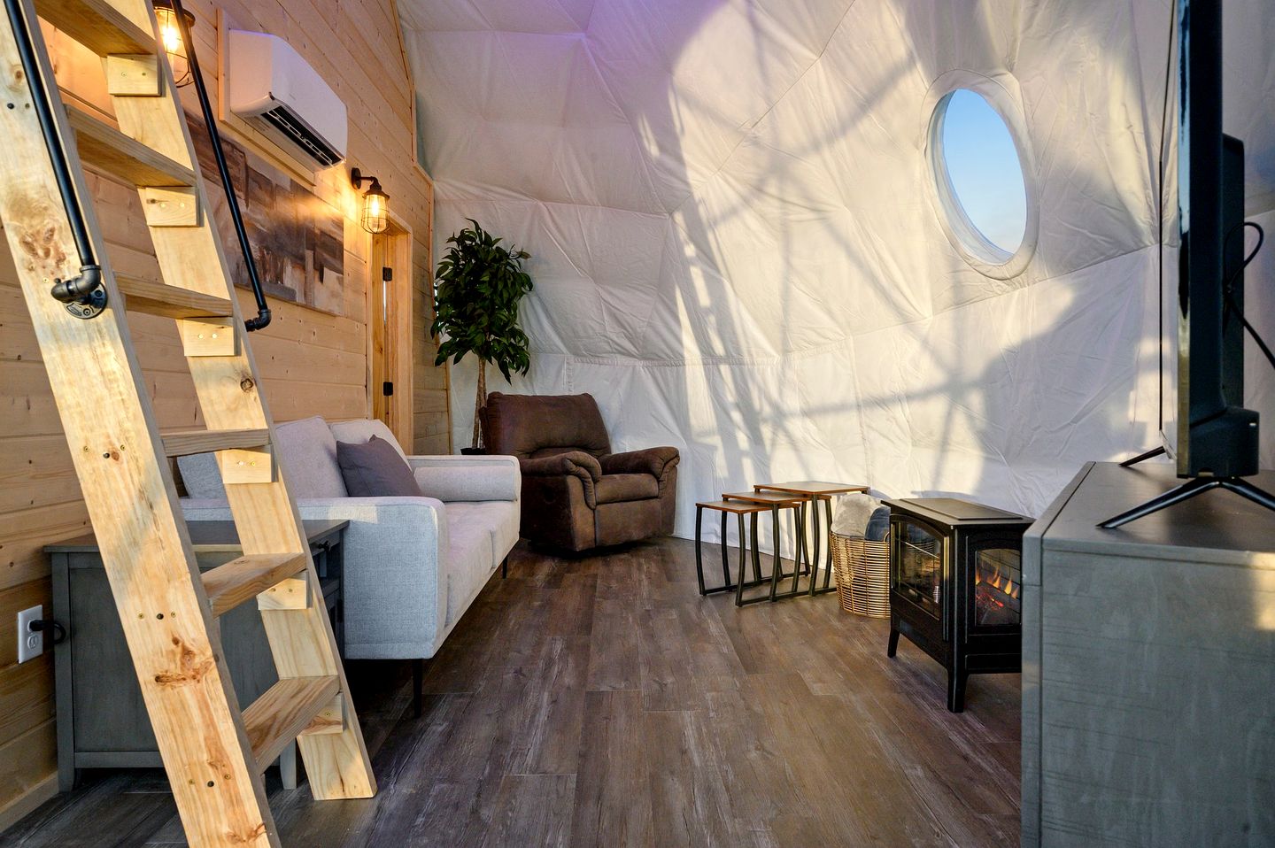 Incredi-Dome Family Experience in Broken Bow, OK