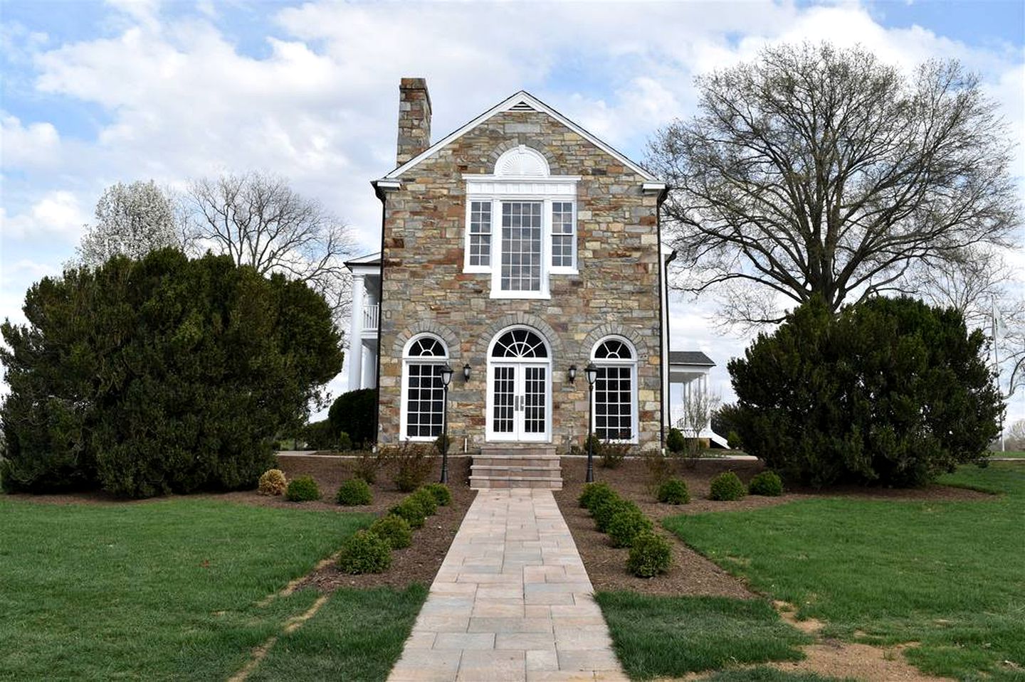 The Inn at Evergreen, Nature Lodges 32884, Haymarket, United States of