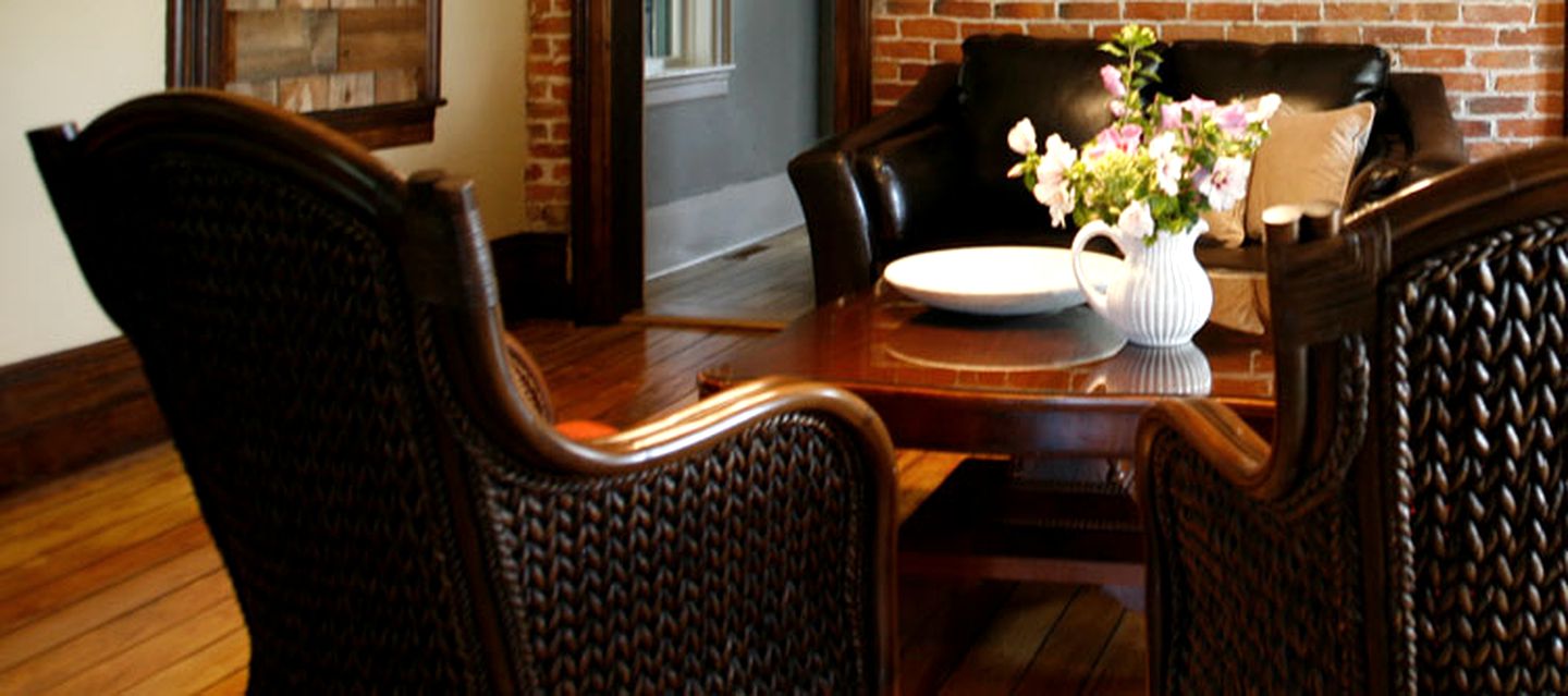 Romantic Getaway for Two with Hot Tub near Lakeshore, Ontario