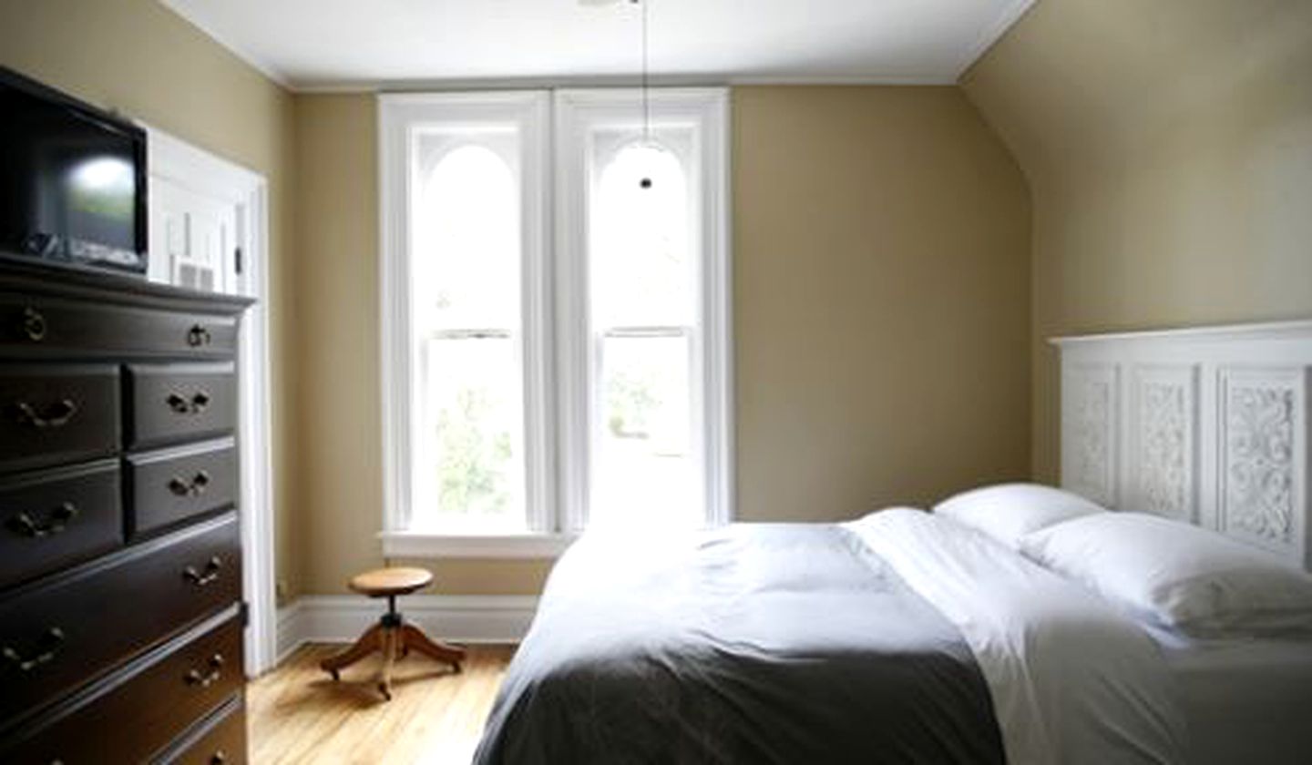 Charming Vacation Rental in Historic Bed and Breakfast near Lakes in Southern Ontario