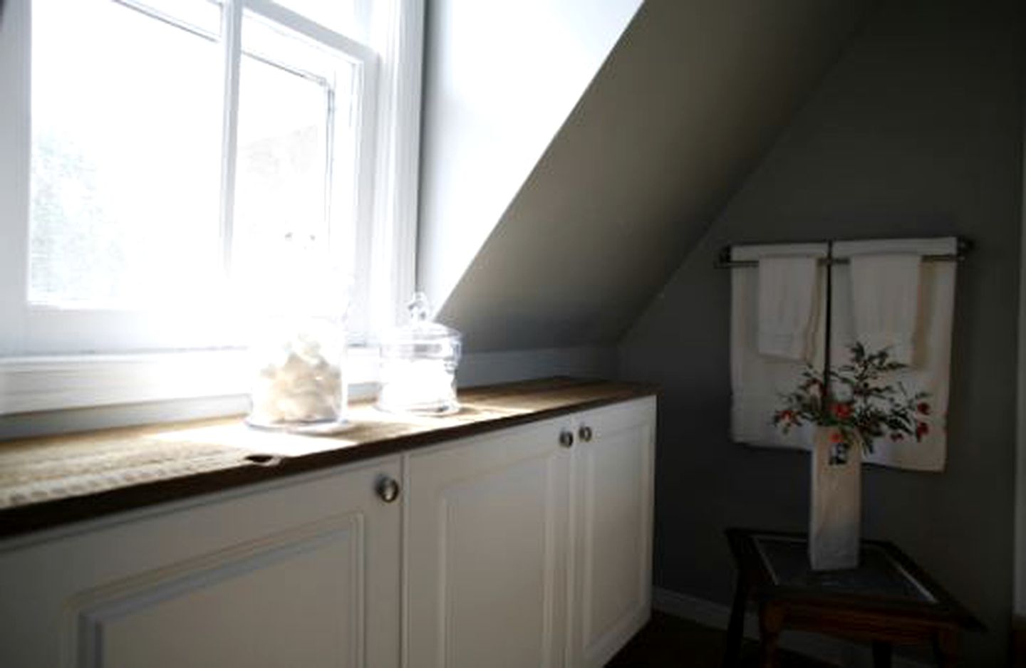 Charming Vacation Rental in Historic Bed and Breakfast near Lakes in Southern Ontario