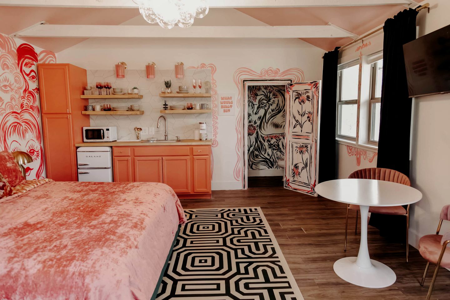 Charm in the Mountains: Your Nicest Getaway Awaits at Our One-of-a-Kind Tracy City Cabin