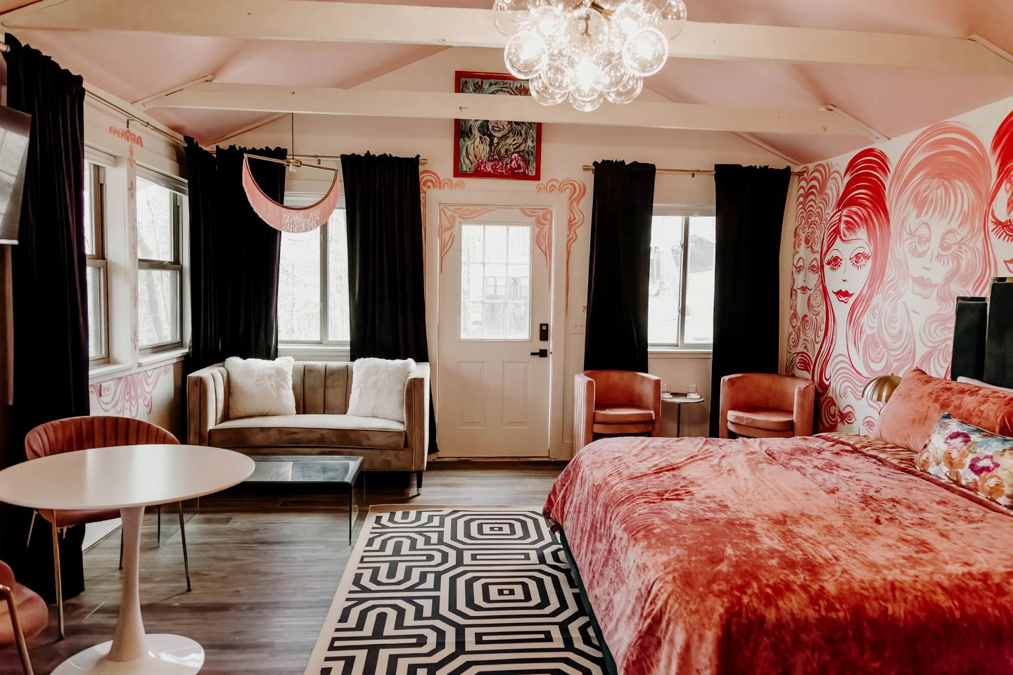 Charm in the Mountains: Your Nicest Getaway Awaits at Our One-of-a-Kind Tracy City Cabin