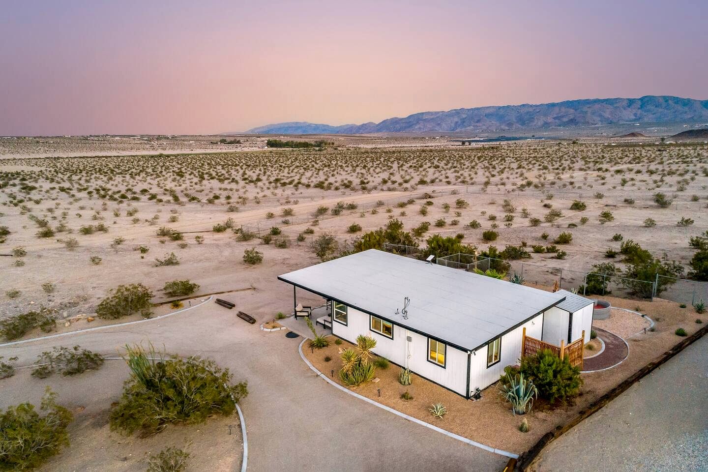 Quiet Rustic-Modern Chalet Near Joshua Tree National Park in Twentynine Palms, California