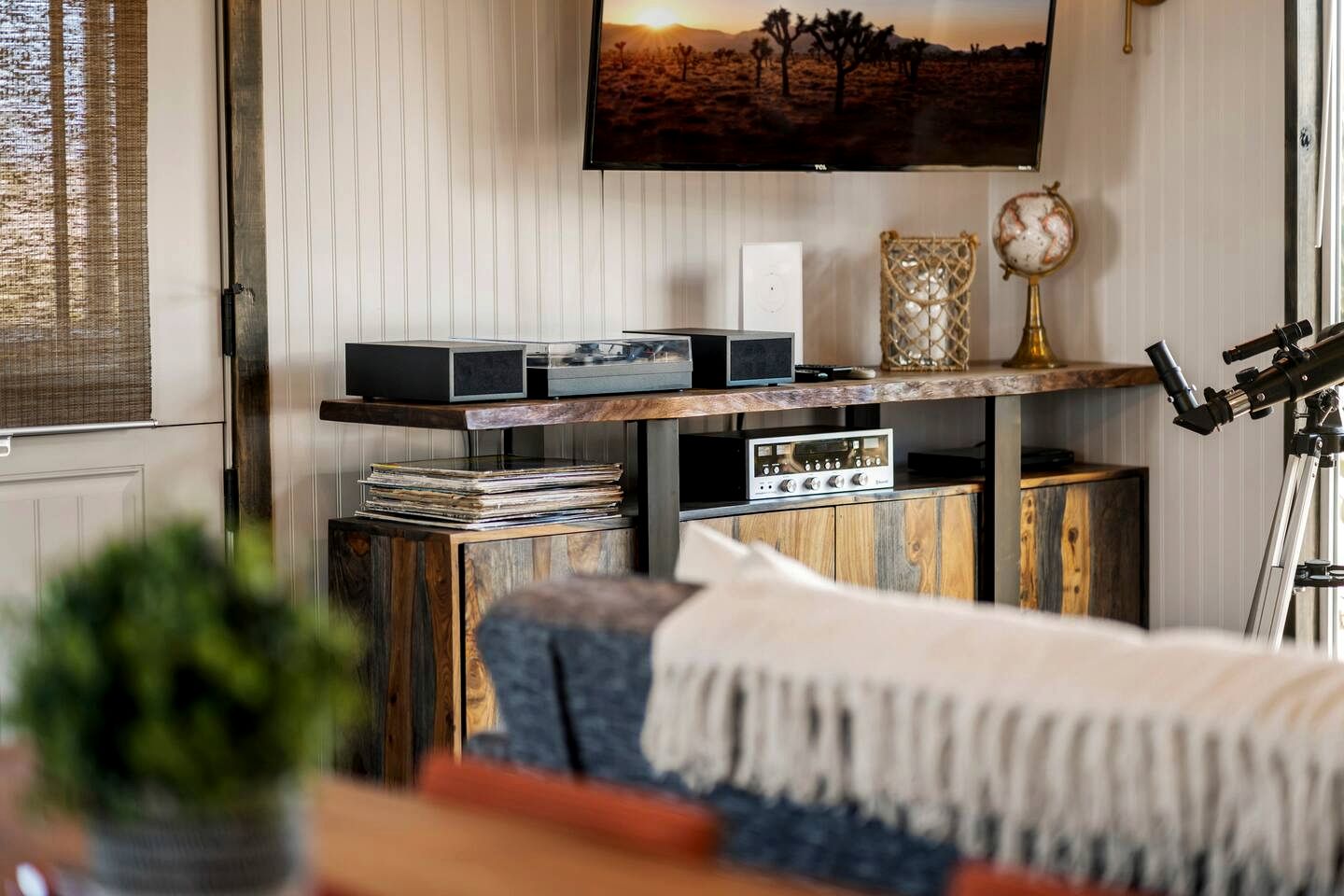 Quiet Rustic-Modern Chalet Near Joshua Tree National Park in Twentynine Palms, California