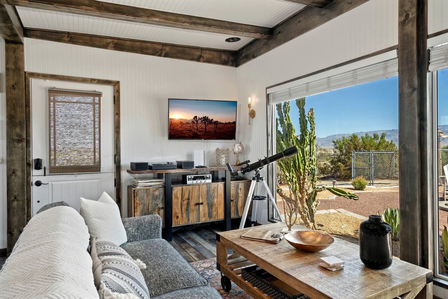 Quiet Rustic-Modern Chalet Near Joshua Tree National Park in Twentynine Palms, California