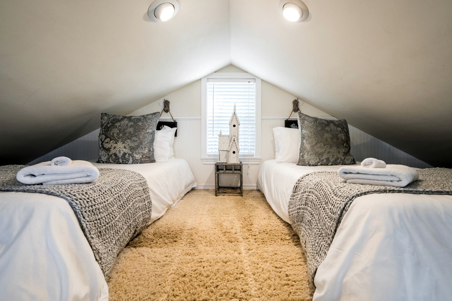 Breathtaking Beachfront Cottage with Nice Sights in Leamington, Ontario