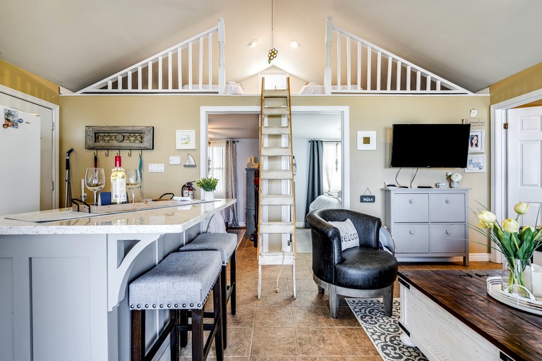 Cottages (Canada, Leamington, Ontario)