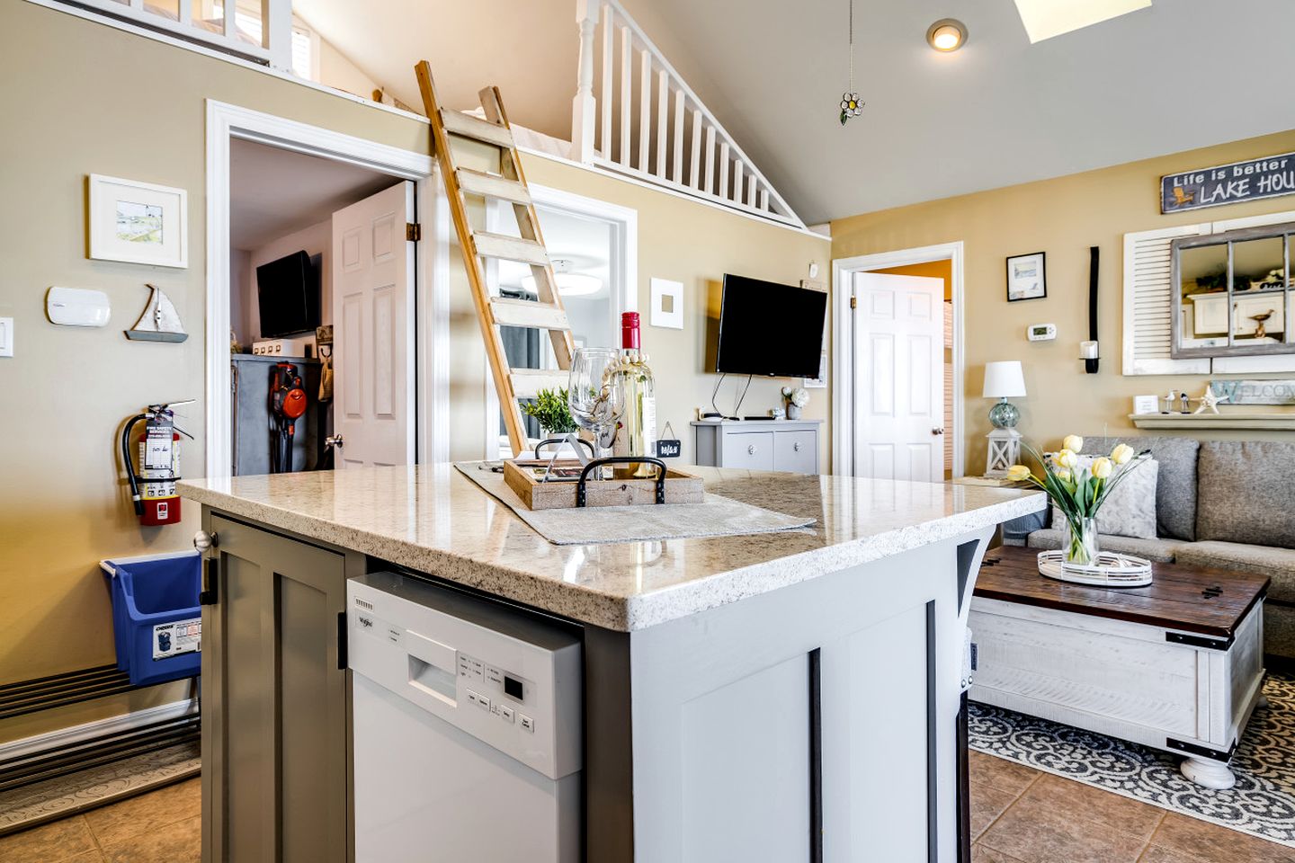 Breathtaking Beachfront Cottage with Nice Sights in Leamington, Ontario