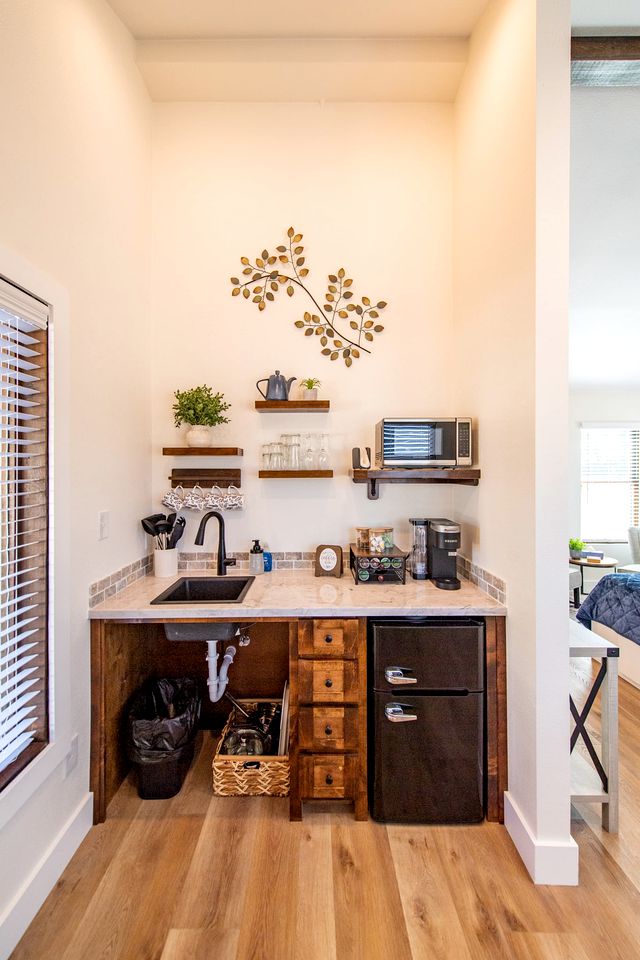 Couples Glamping Cabin for a Romantic Escape near Magnolia