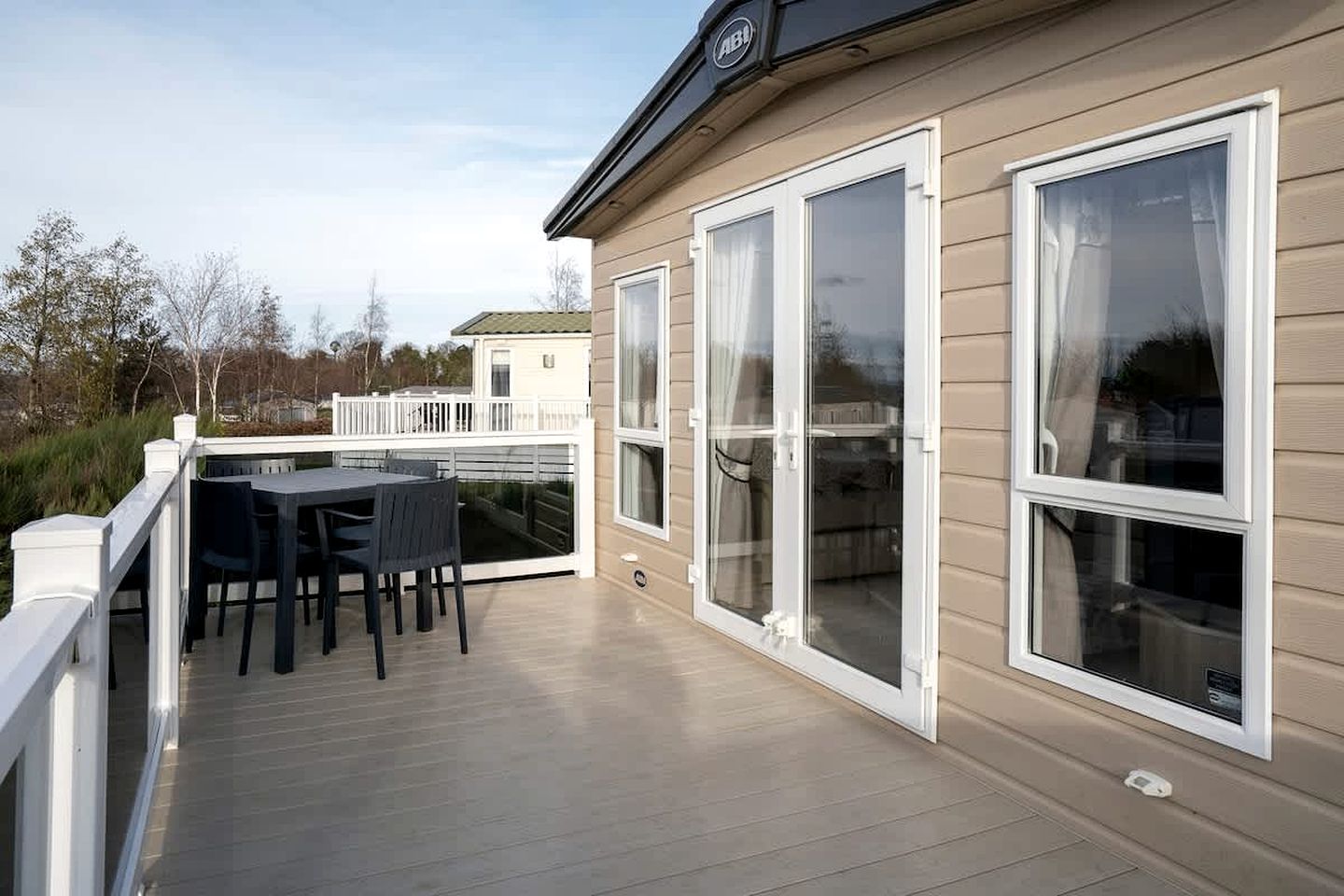 Stylish Seaside Getaway with Swimming Pool, Private Parking & South Facing Deck in Scotland, United Kingdom