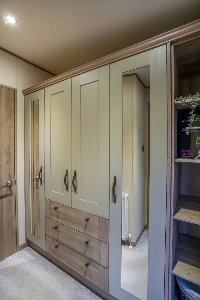 Stylish Seaside Getaway with Swimming Pool, Private Parking & South Facing Deck in Scotland, United Kingdom