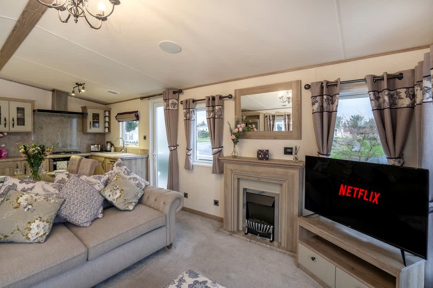 Stylish Seaside Getaway with Swimming Pool, Private Parking & South Facing Deck in Scotland, United Kingdom