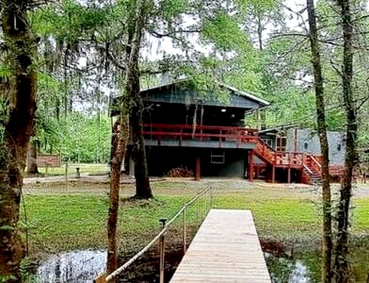 Lakefront Family Cabin with Jacuzzi, Fire Pit and Yard in Texas