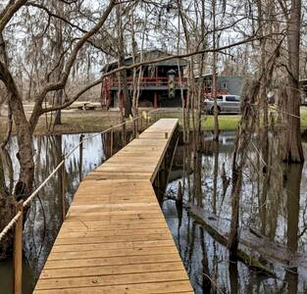 Lakefront Family Cabin with Jacuzzi, Fire Pit and Yard in Texas