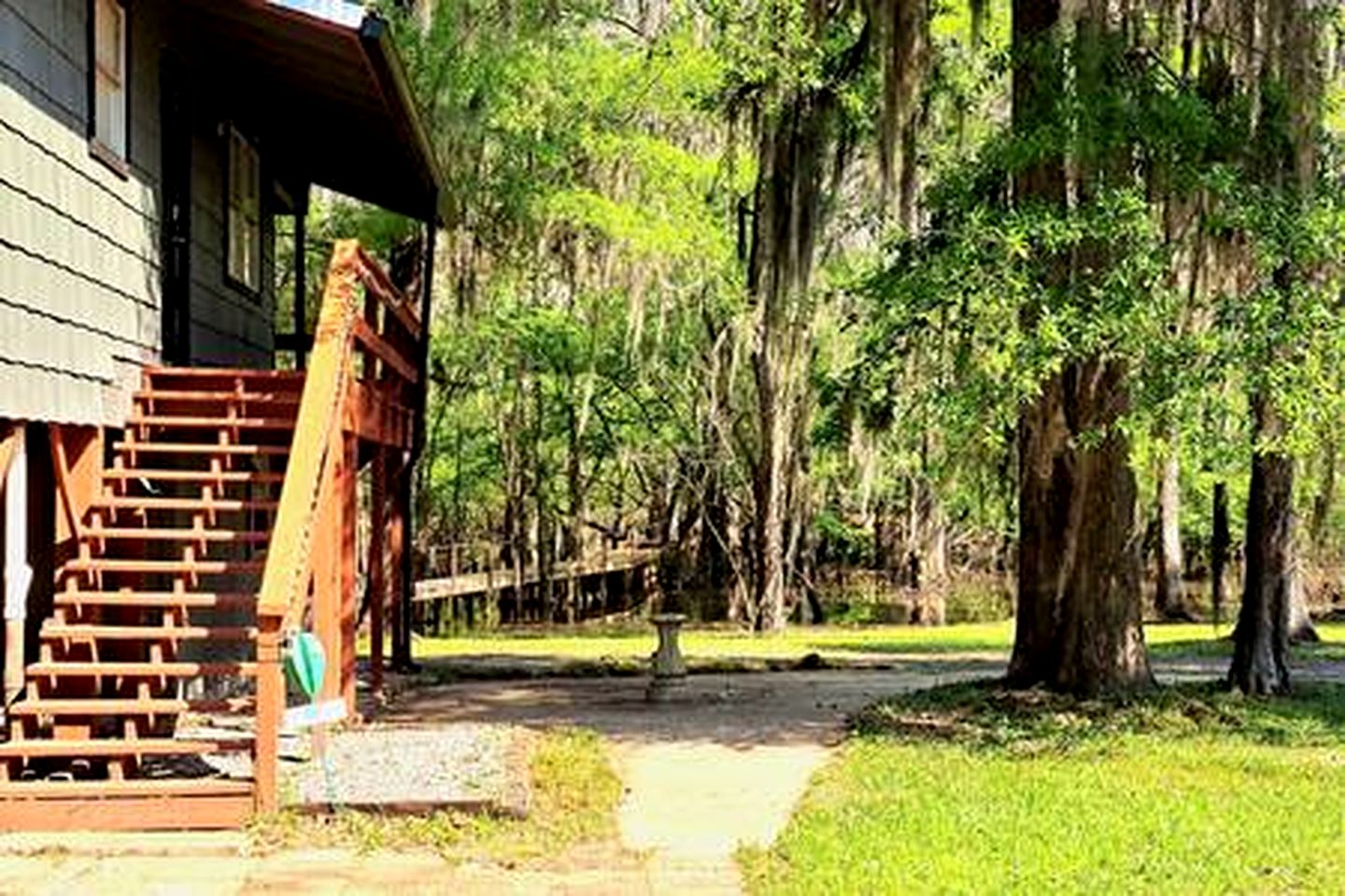 Lakefront Family Cabin with Jacuzzi, Fire Pit and Yard in Texas