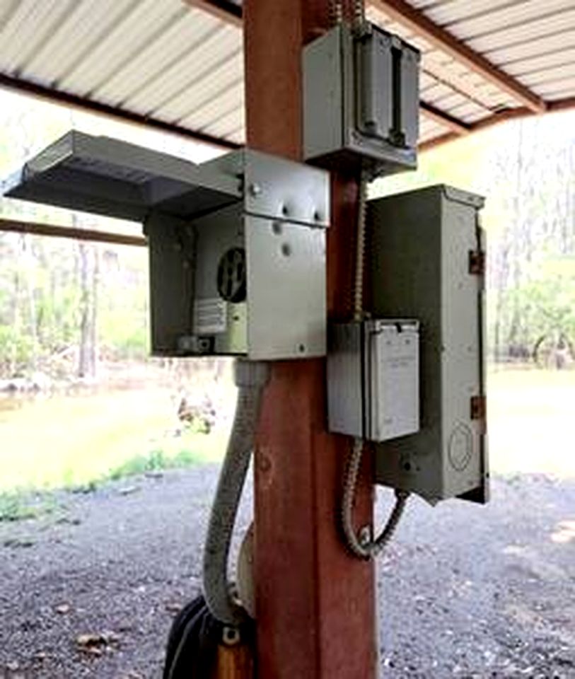 Lakefront Family Cabin with Jacuzzi, Fire Pit and Yard in Texas