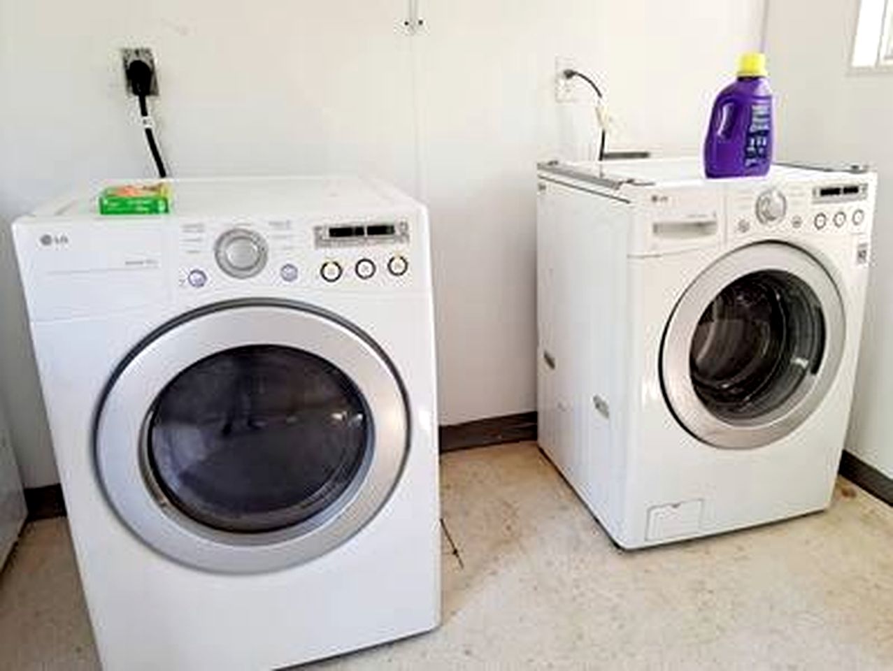 Lakefront Family Cabin with Jacuzzi, Fire Pit and Yard in Texas